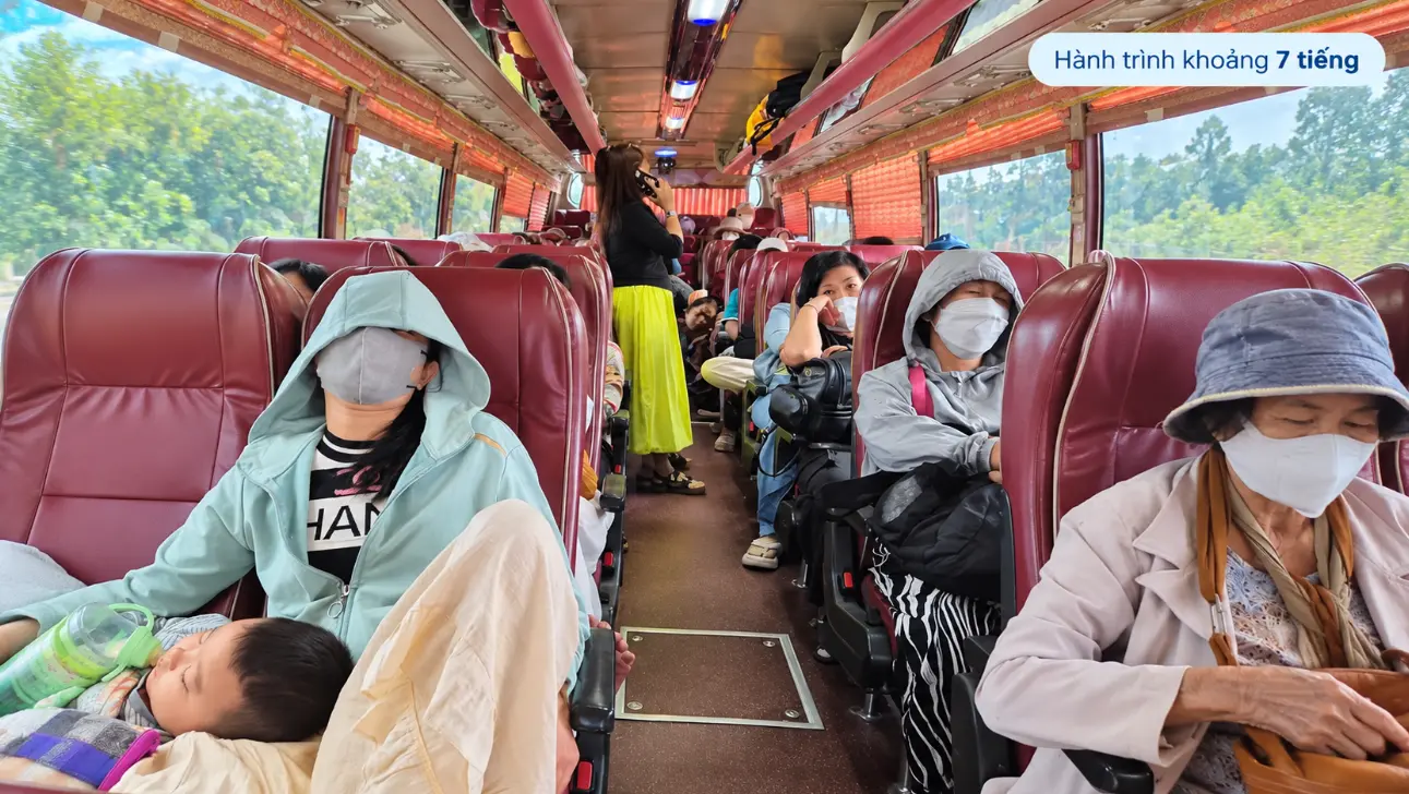 Hành khách trên xe khách Trà Vinh đi Phnom Penh